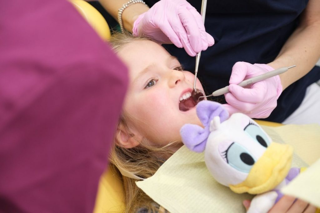 portare bambini dal dentista